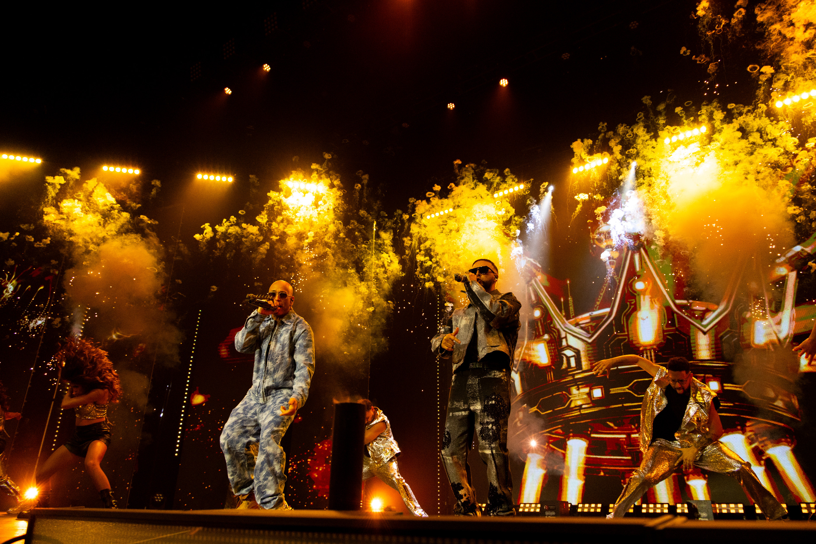 Award recipients and performers gathered at Premios Tu Música Urbano Mix 2026 in Puerto Rico